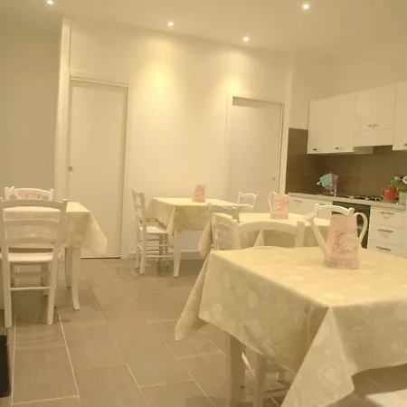 O La Civetta Di Trastevere بيت ضيافة روما